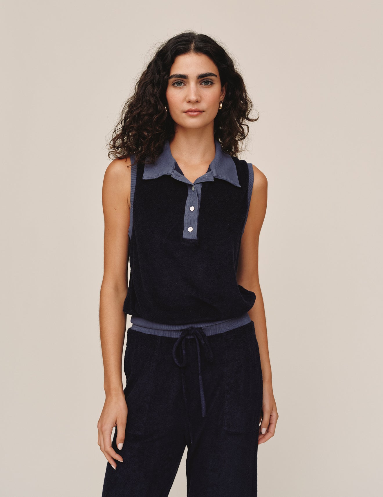 B20005-D36-302 - SLEEVELESS COLLAR TOP