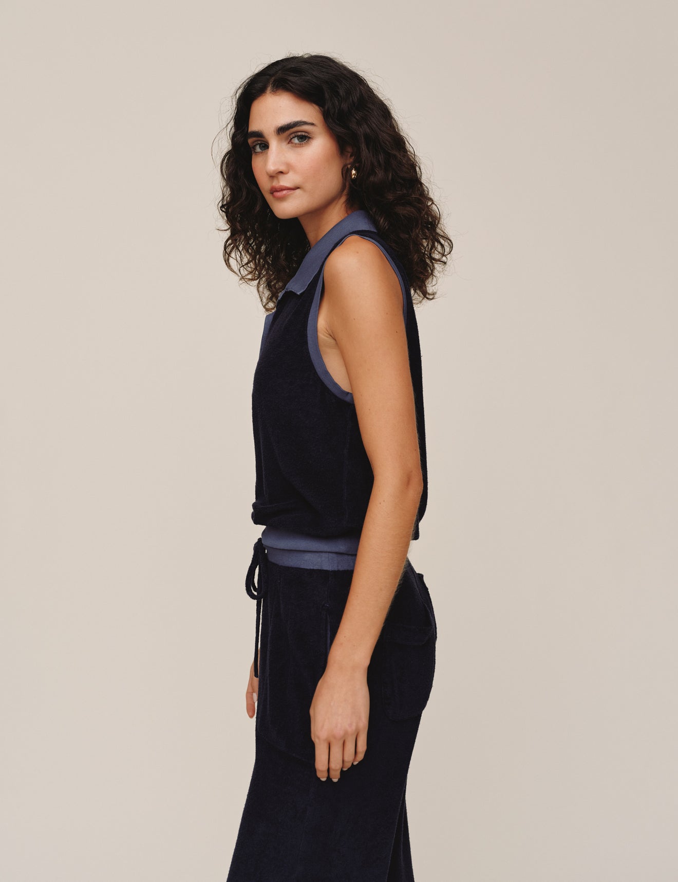 B20005-D36-302 - SLEEVELESS COLLAR TOP