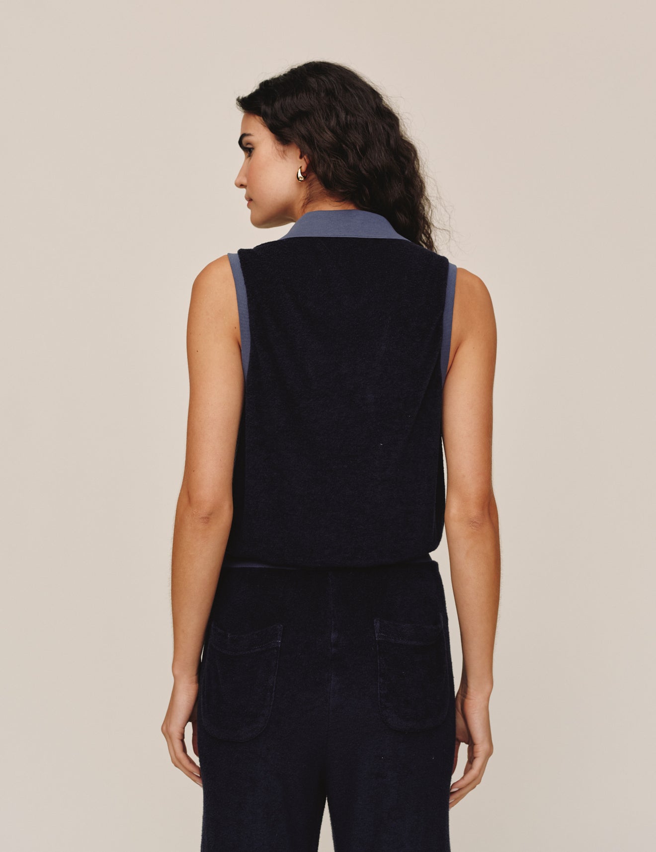 B20005-D36-302 - SLEEVELESS COLLAR TOP