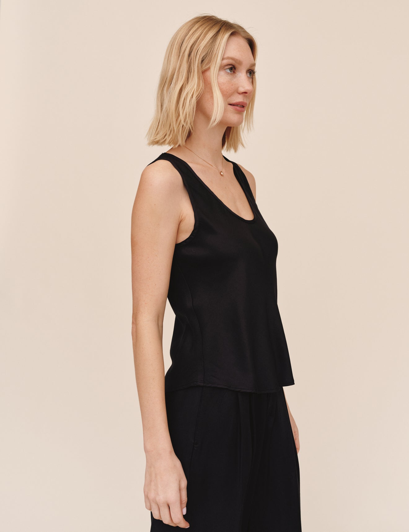 B20308-L63-302 - SCOOP NECK TANK