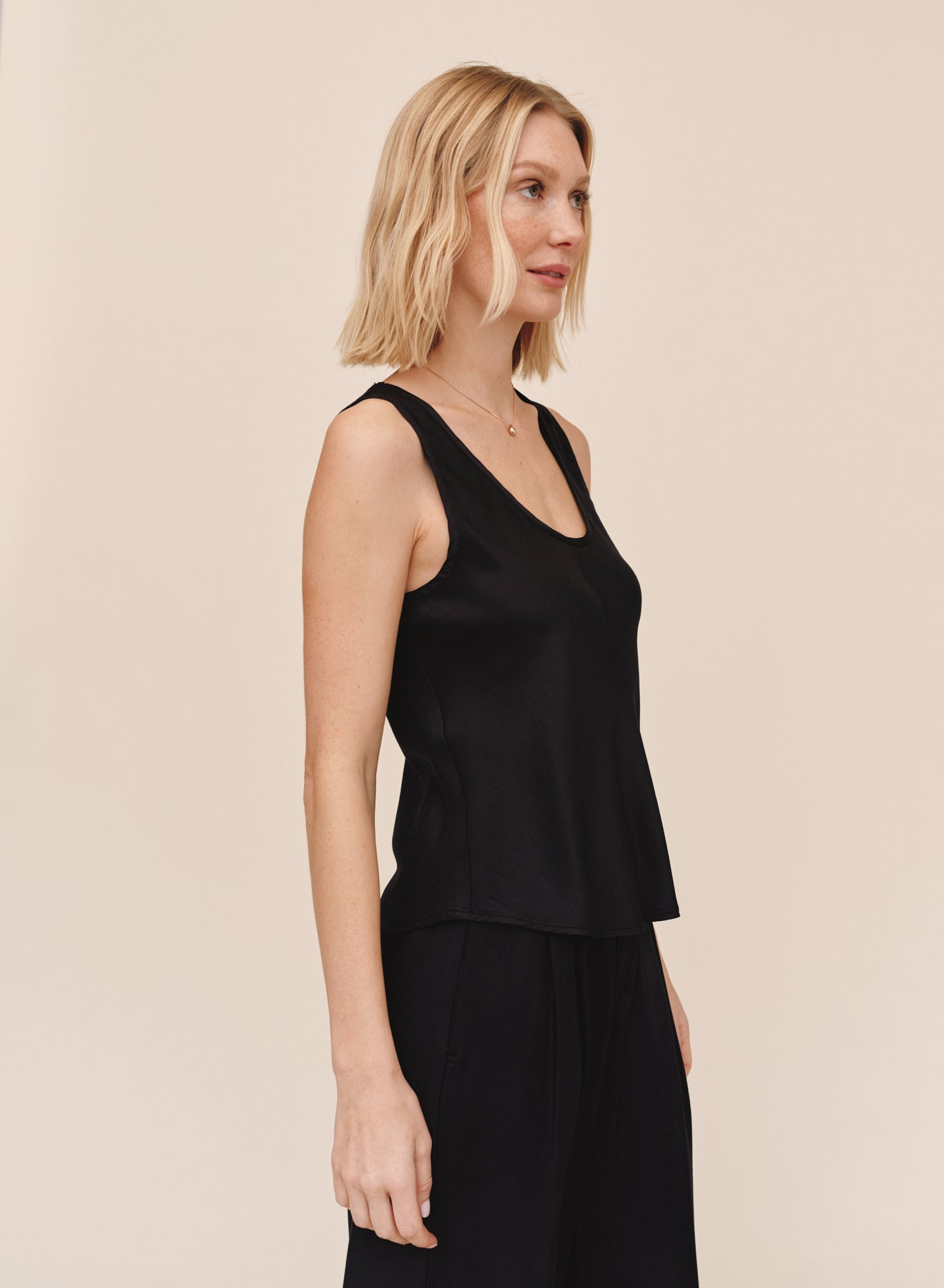 B20308-L63-302 - SCOOP NECK TANK