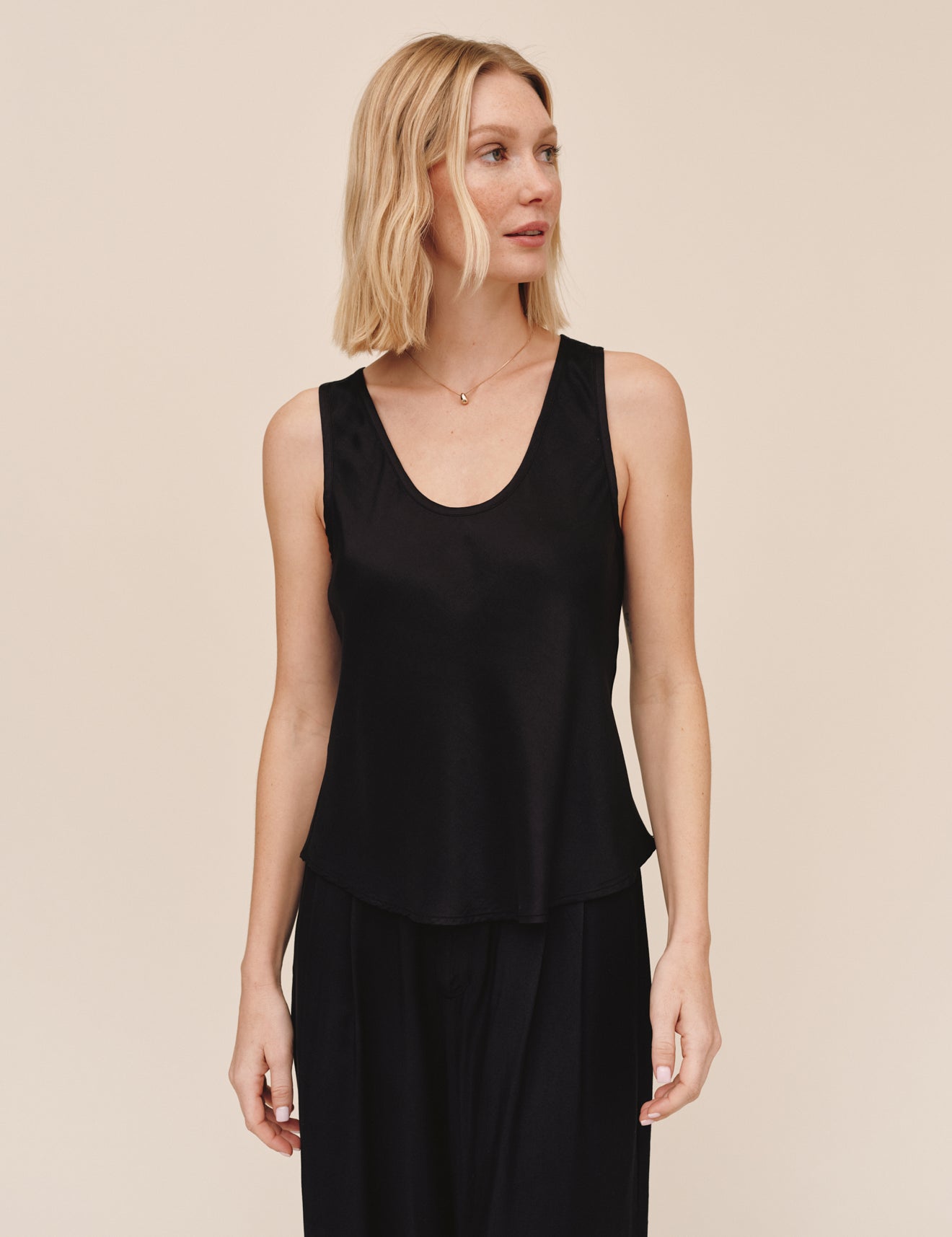 B20308-L63-302 - SCOOP NECK TANK