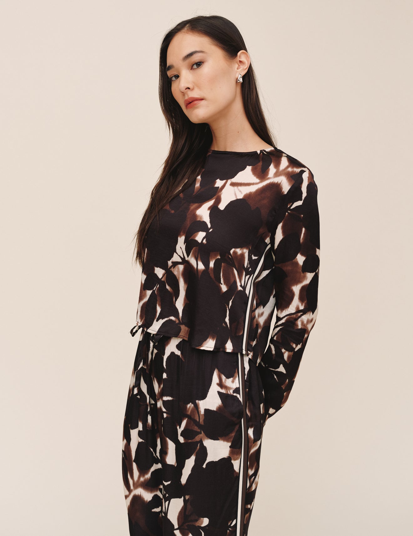 B20177-L48-304 - LONG SLEEVE BUTTON BACK TOP