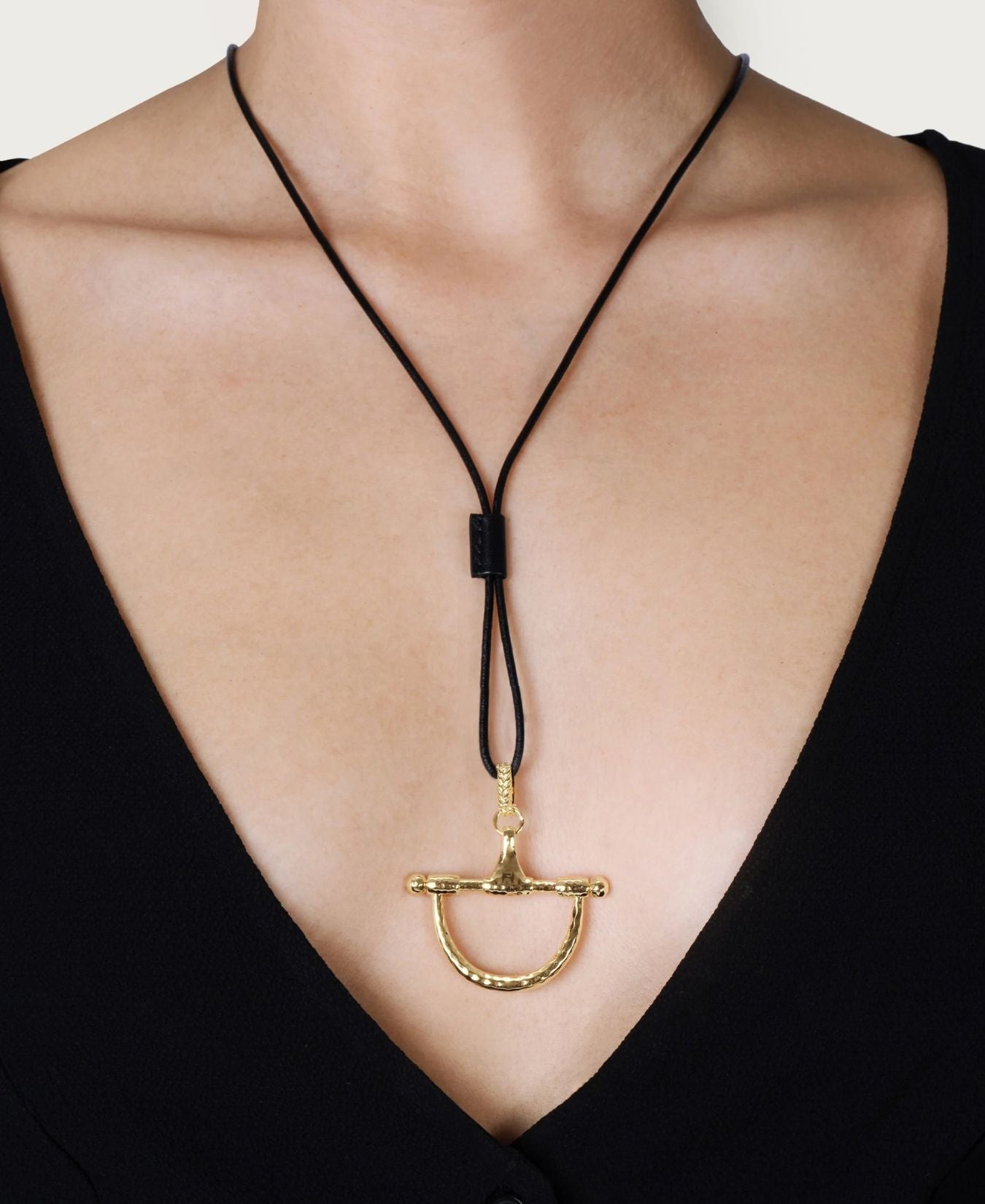 Cheval-Medium-Bit-Pendant-AnabelAram-13201131925 