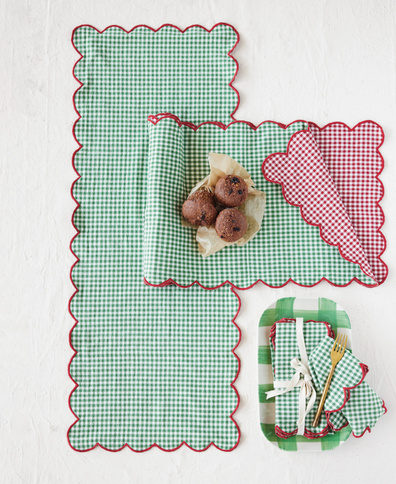 Cotton_Scalloped_Napkins___Contrasting_Stitched_Edge_Set_of_4_Tied_with_Cotton_Tape_creativeco_op_XT1993_3