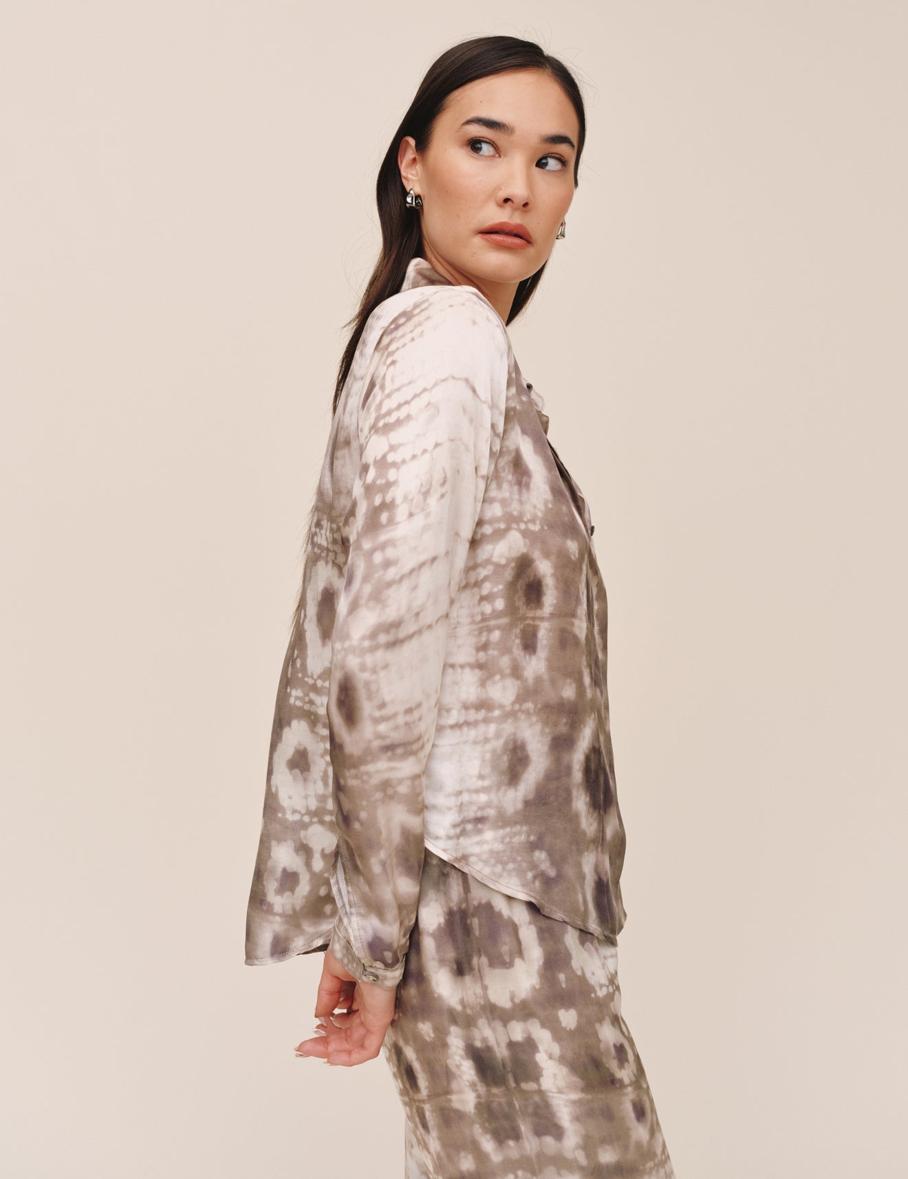 B2637-L18-304 - CLEAN HIDDEN PLACKET SHIRT