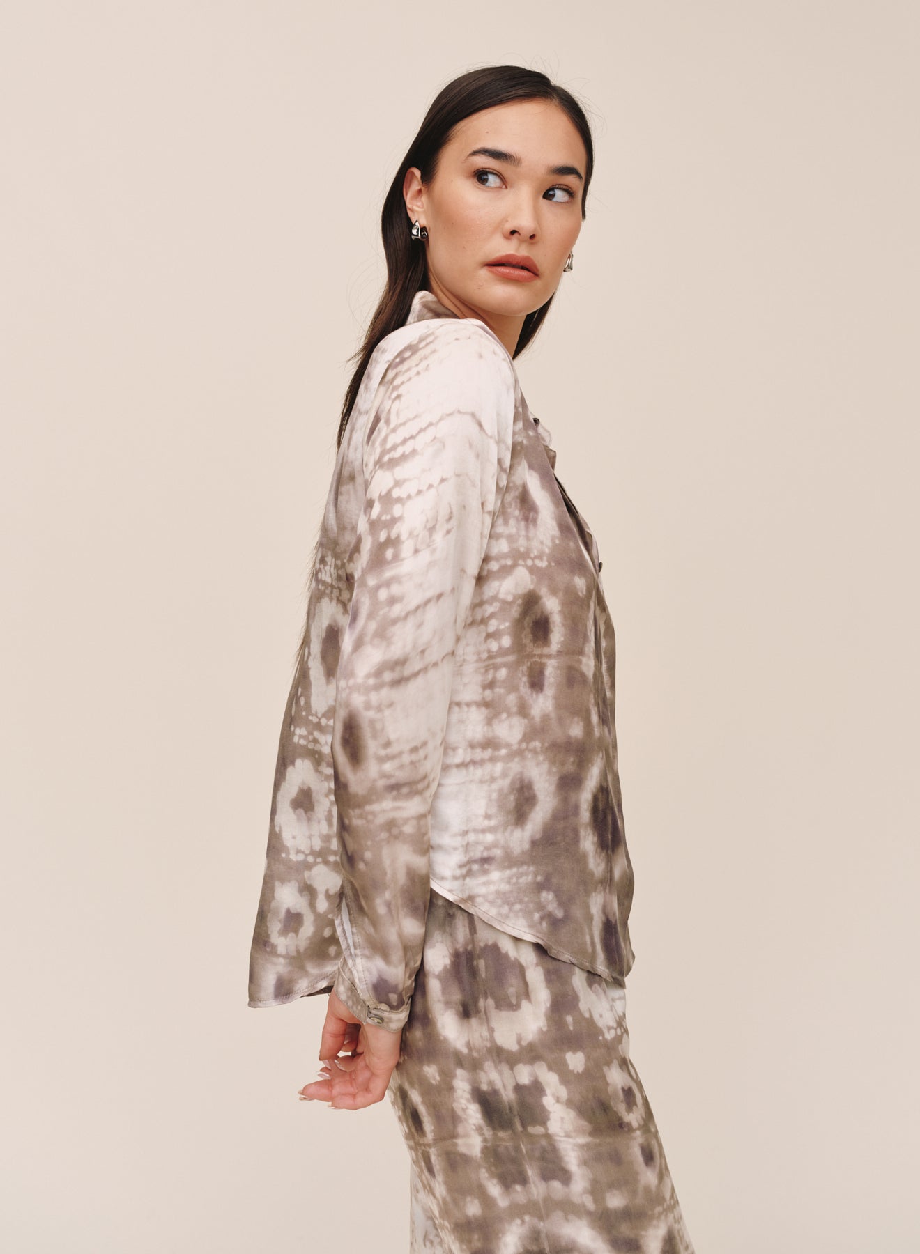 B2637-L18-304 - CLEAN HIDDEN PLACKET SHIRT