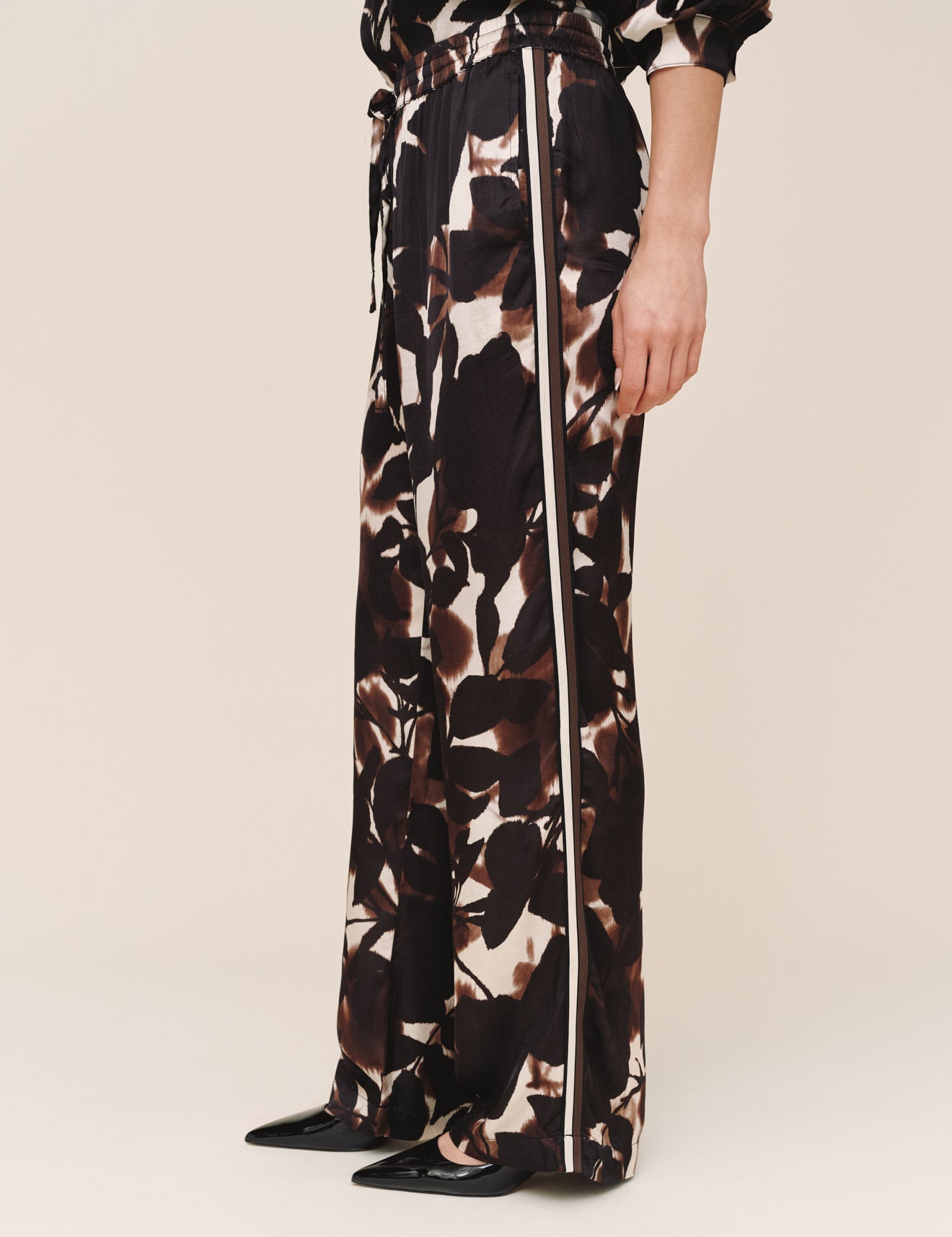 B3717-L48-304 - DRESSED UP TRACK PANT WITH STRIPE