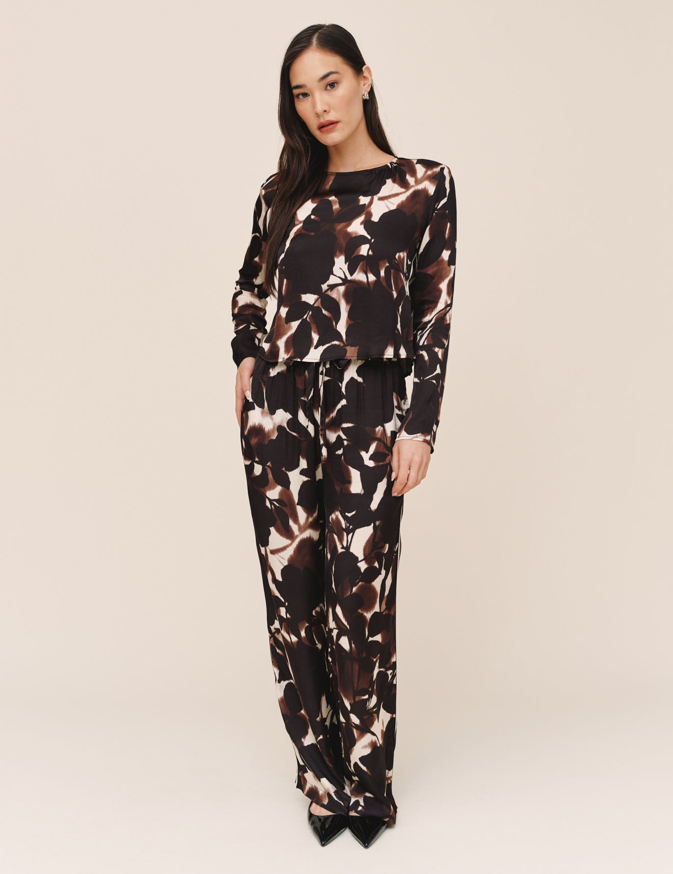 B20177-L48-304 - LONG SLEEVE BUTTON BACK TOP